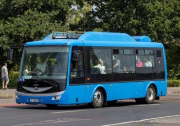 Bemutatták az új magyar elektromos midibuszt
