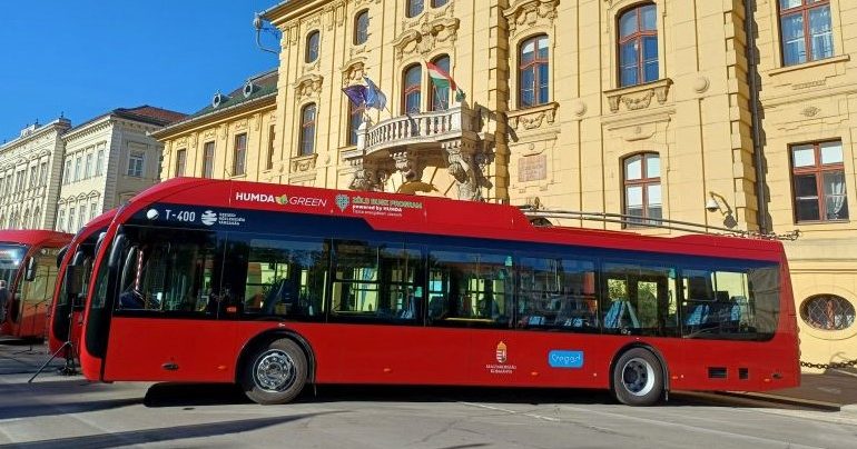 Négy önjáró trolibuszt adtak át Szegeden