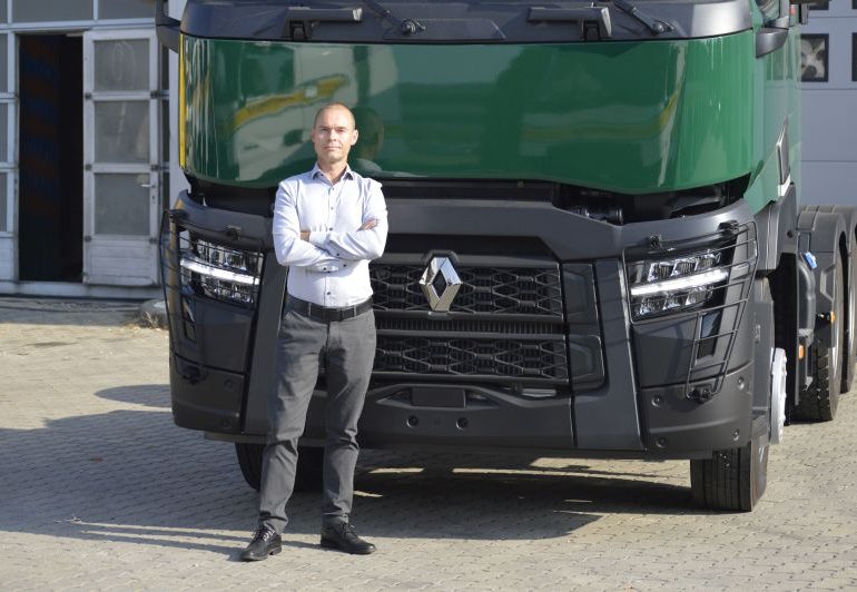 Csökkenteni kell az új technológiák megjelenése előtti akadályokat – beszélgetés Endrődi Tamással, a Renault Trucks kereskedelmi igazgatójával